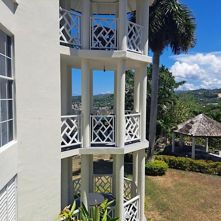 Ivory Tower Ocho Rios Lägenhet Exteriör bild