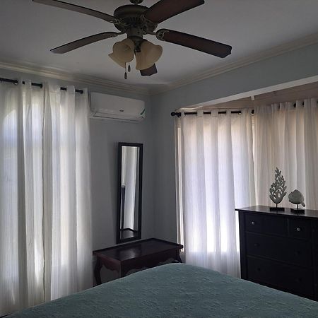 Ivory Tower Ocho Rios Lägenhet Exteriör bild