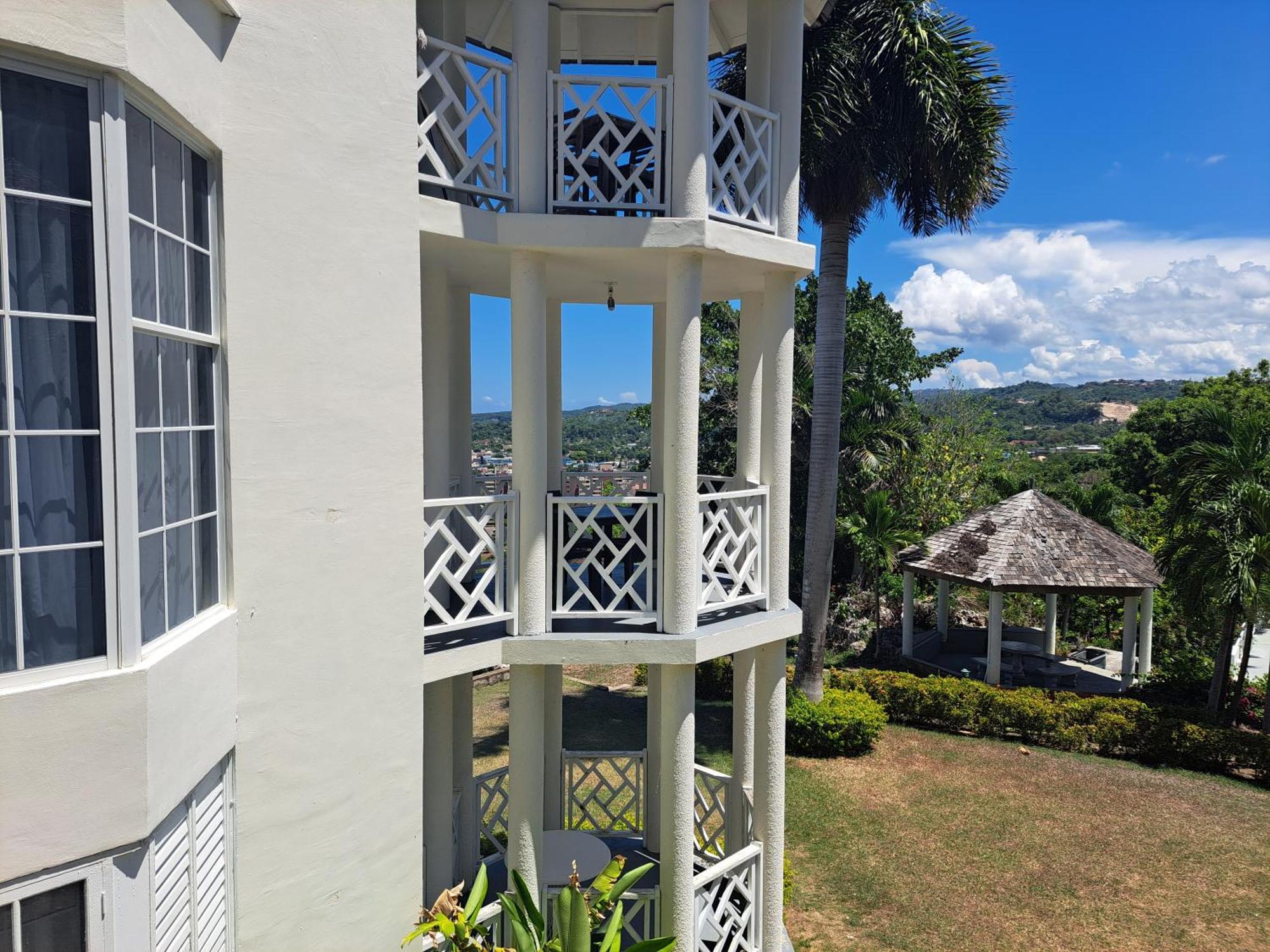Ivory Tower Ocho Rios Lägenhet Exteriör bild