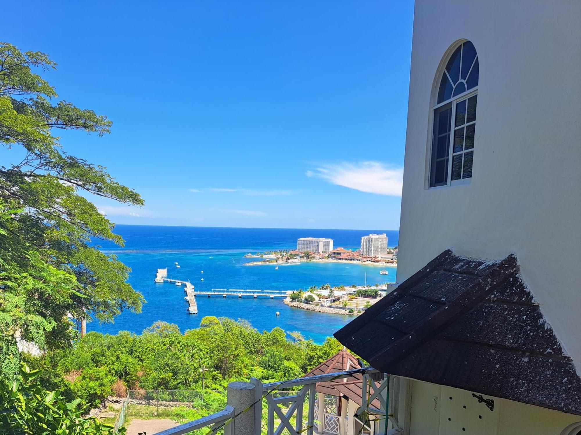 Ivory Tower Ocho Rios Lägenhet Exteriör bild